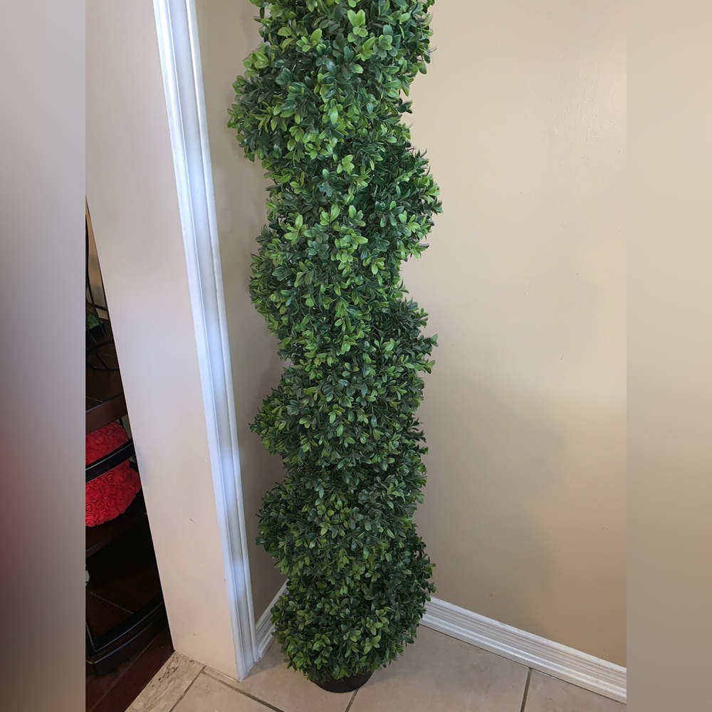 Fake tree - Picture 2 of 3